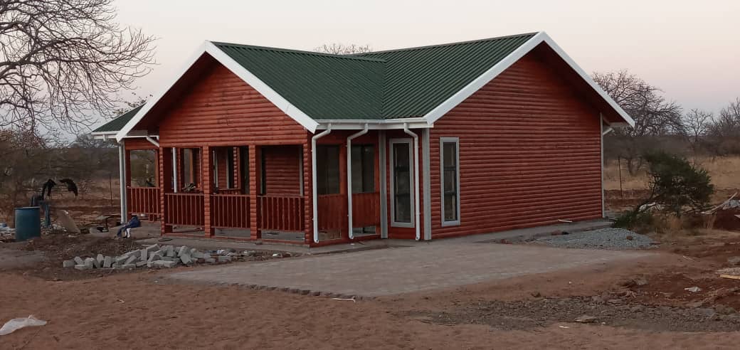 Beitbridge log home roof detail