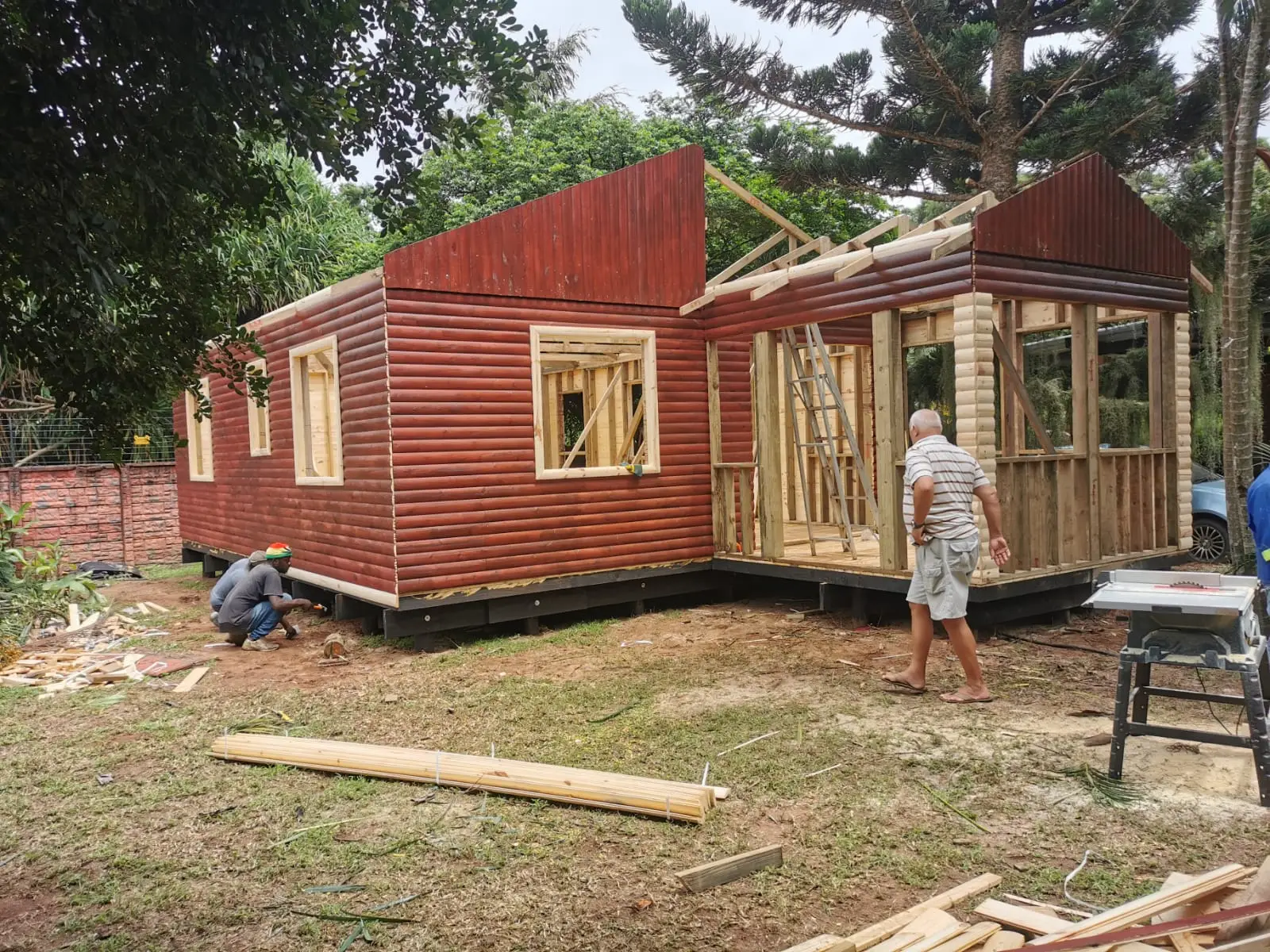 Emtunzini log home side view